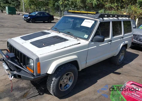 2000 Jeep Cherokee Sport z USA, uszkodzony, nr VIN 1J4FF48S4YL109149